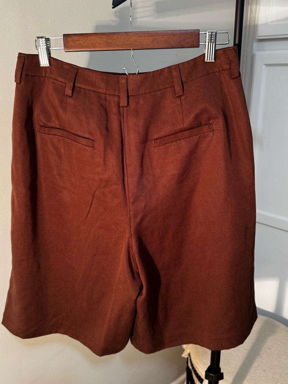 Reformation Brown Pleated Tencel Bermuda Shorts Size 8 High Rise - Picture 2 of 7